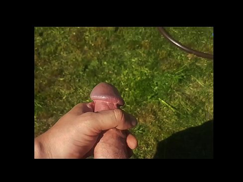 ❤️ O bunăciune fierbinte își face sex cu păsărica roz și ejaculează cu un squirt într-o grădină de vară ☑  at porn ro.vlad-massage-salon.ru ﹏