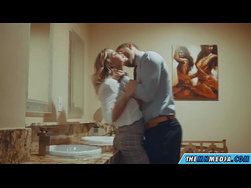 ❤️ Când o blondă cu sânii mari te seduce într-o toaletă publică ☑  at porn ro.vlad-massage-salon.ru ﹏
